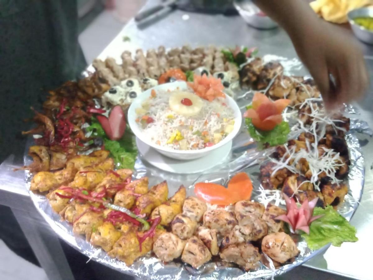 Shahi Palace Hotel Chichawatni 外观 照片